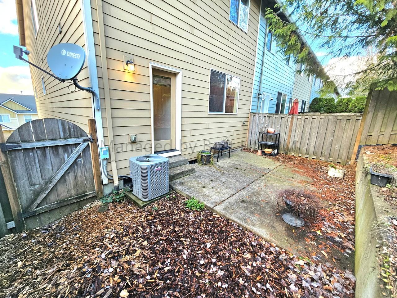 9994 Se Old Town Ct #TH - Photo 2 of 32