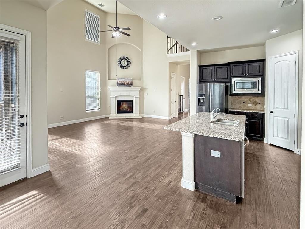 4428 Saukenuk Ln - Photo 7 of 29