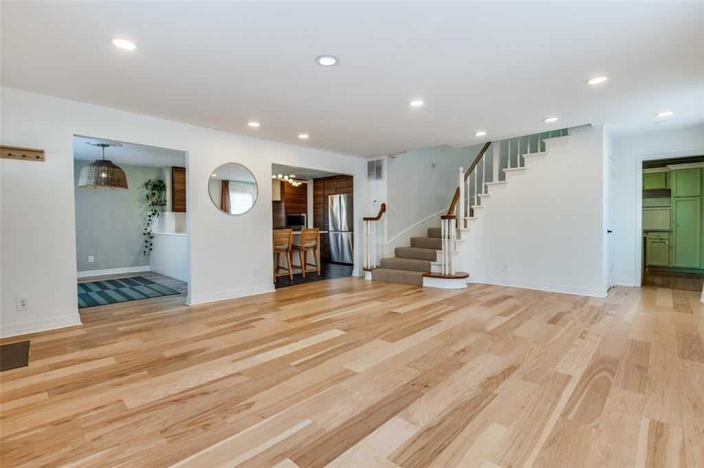 1112 Kings Hwy - Photo 2 of 33