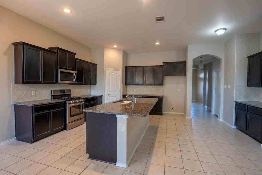 1605 Lake Pine Dr - Photo 4 of 12