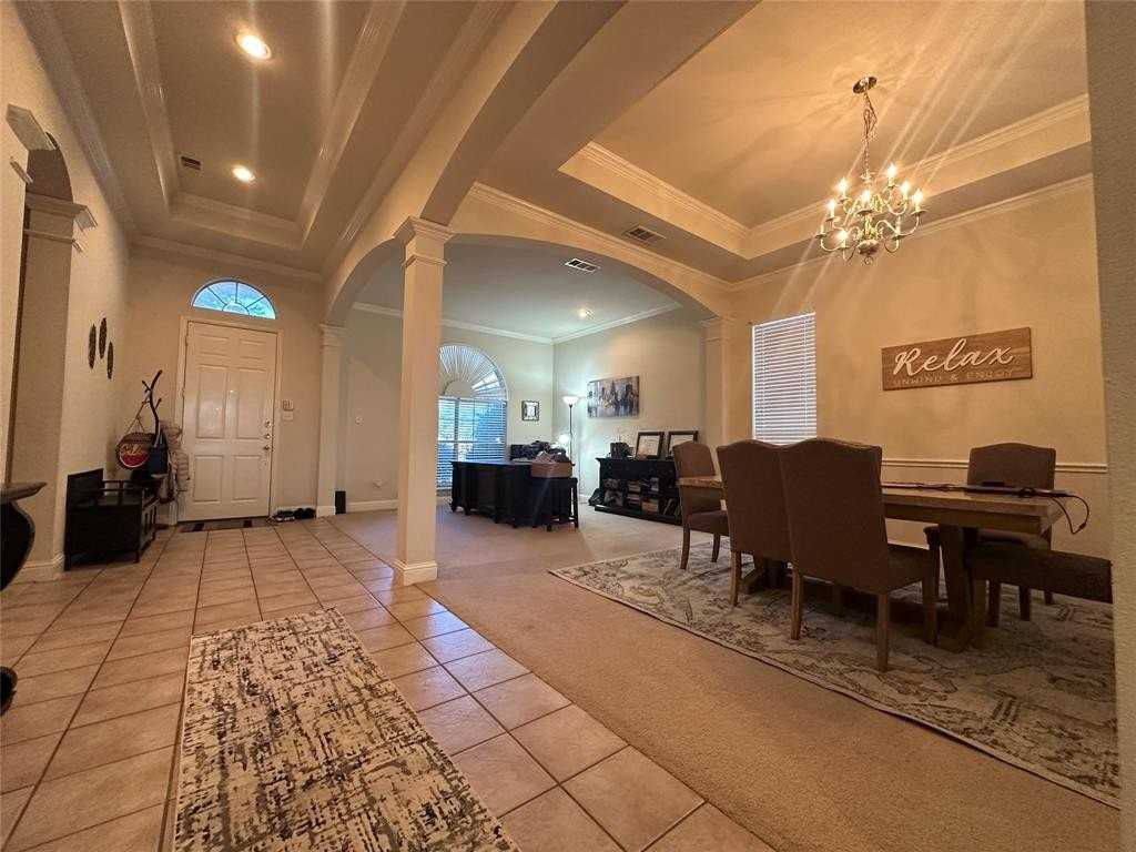 740 Bonnie Ct - Photo 4 of 28