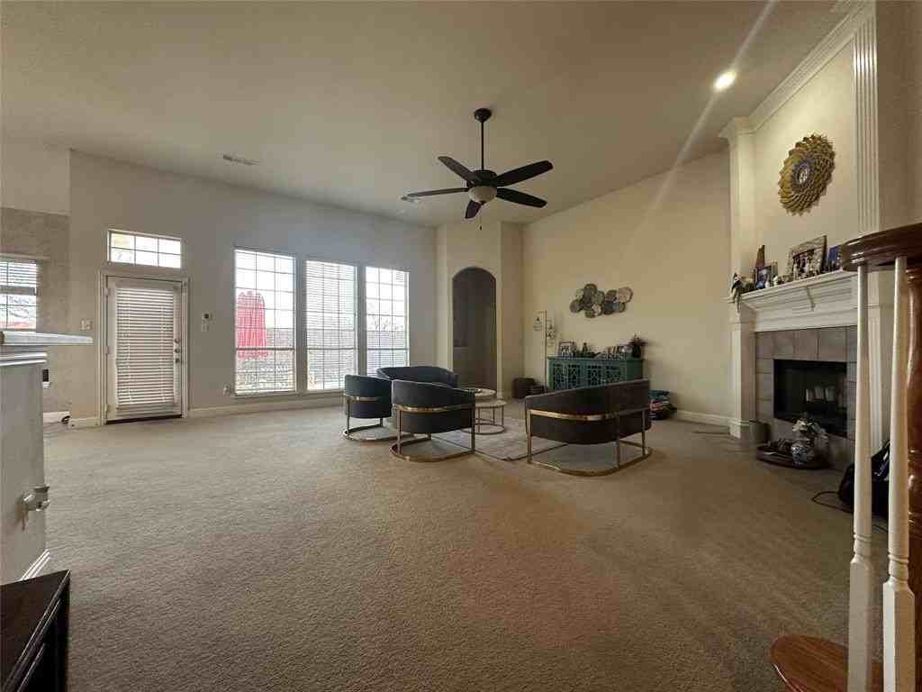 740 Bonnie Ct - Photo 7 of 28