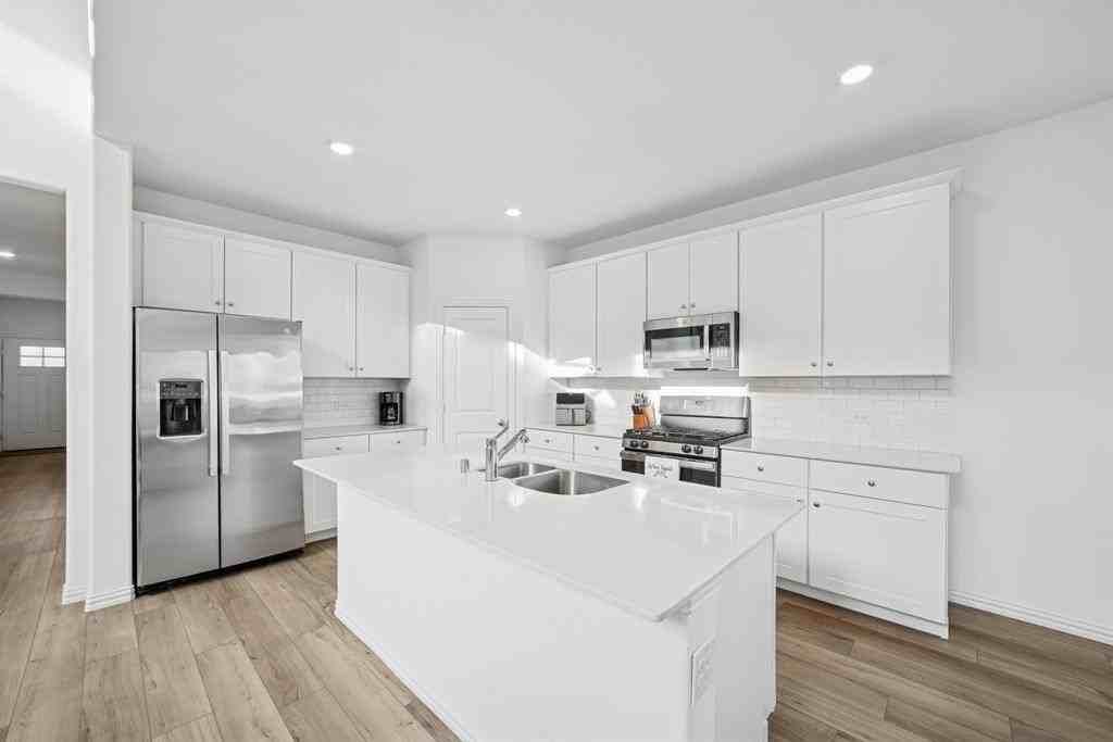 10040 Thornapple Rd - Photo 4 of 24