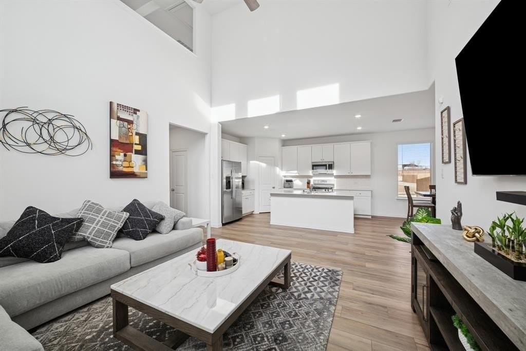 10040 Thornapple Rd - Photo 3 of 29