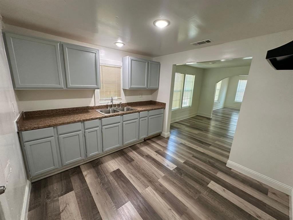 2206 Rockefeller Blvd - Photo 3 of 8