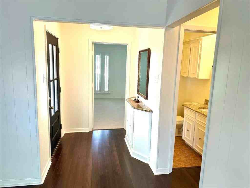 10609 Sandpiper Ln - Photo 3 of 15