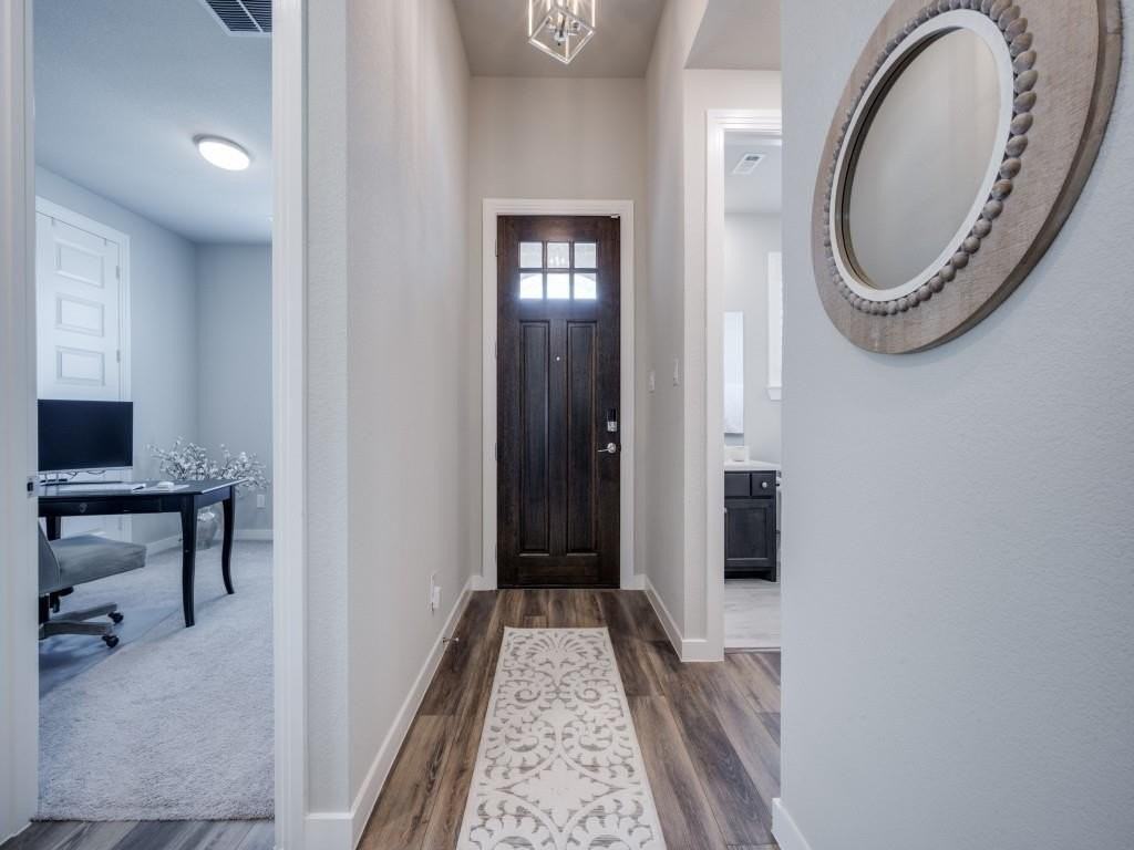 2452 Elm Pl - Photo 3 of 33