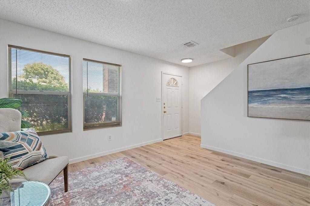 3300 Jacobs Dr - Photo 5 of 32