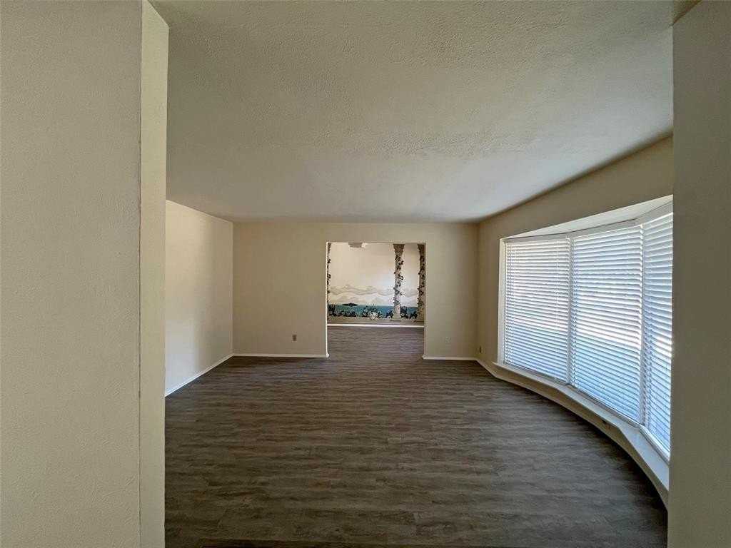 6646 Hillwood Ln - Photo 4 of 25