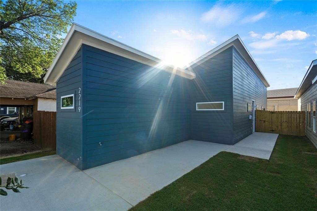 2219 Hooper St - Photo 2 of 21