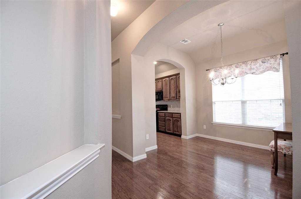 10232 Benwick Dr - Photo 5 of 26