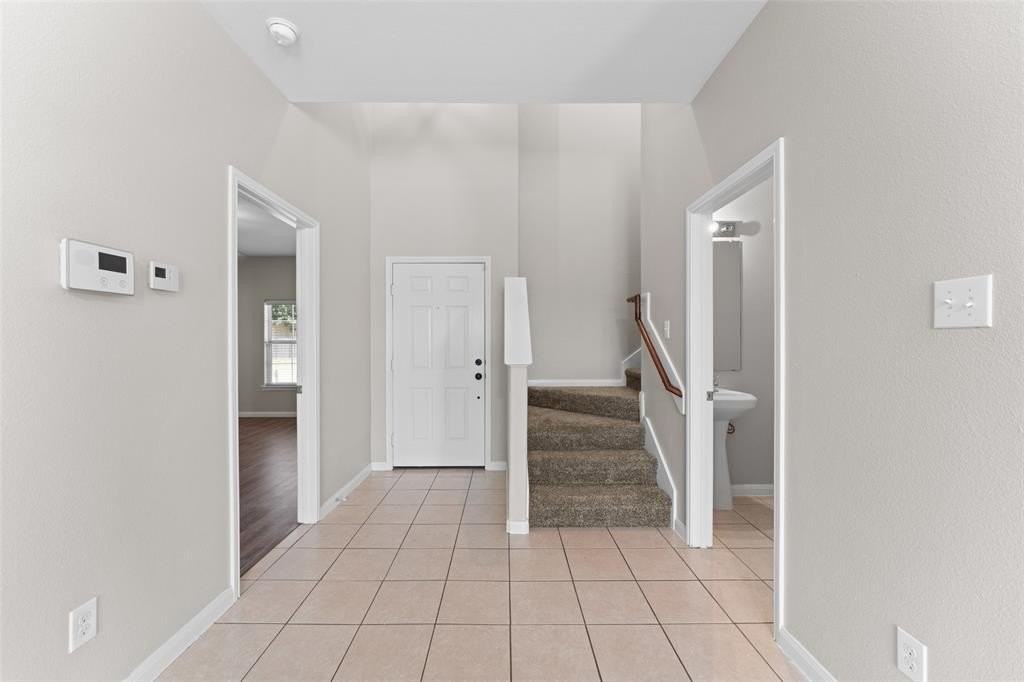 504 Riverbed Dr - Photo 4 of 29