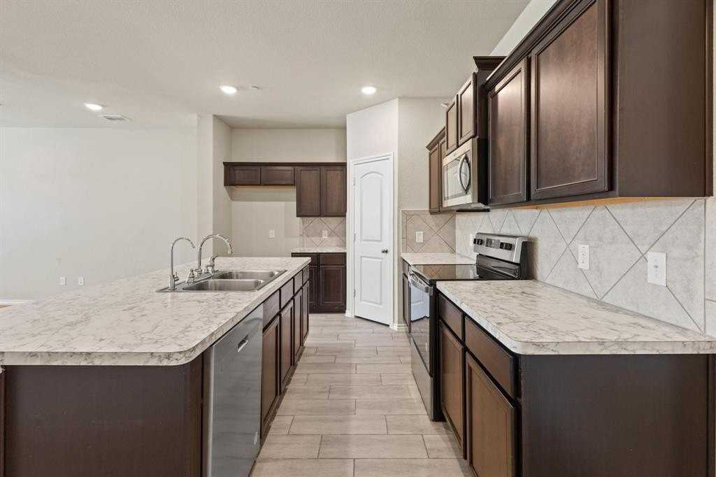 2848 Baneberry Ln - Photo 5 of 21