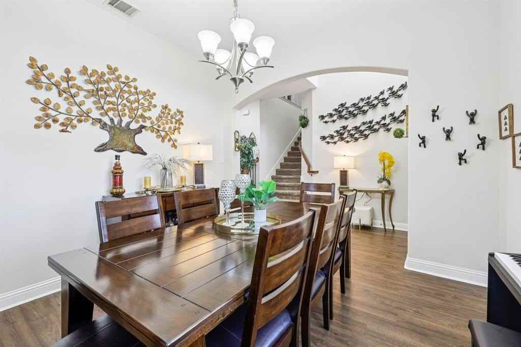 4724 Whitehall Ct - Photo 5 of 39