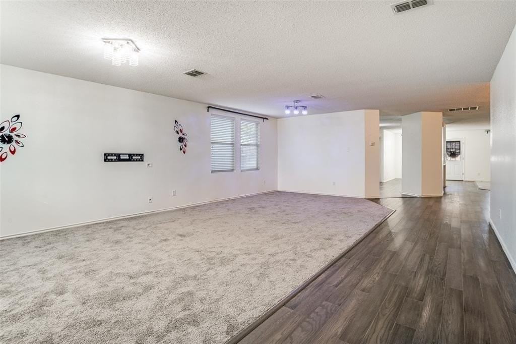 1130 Annie Oakley Dr - Photo 3 of 25