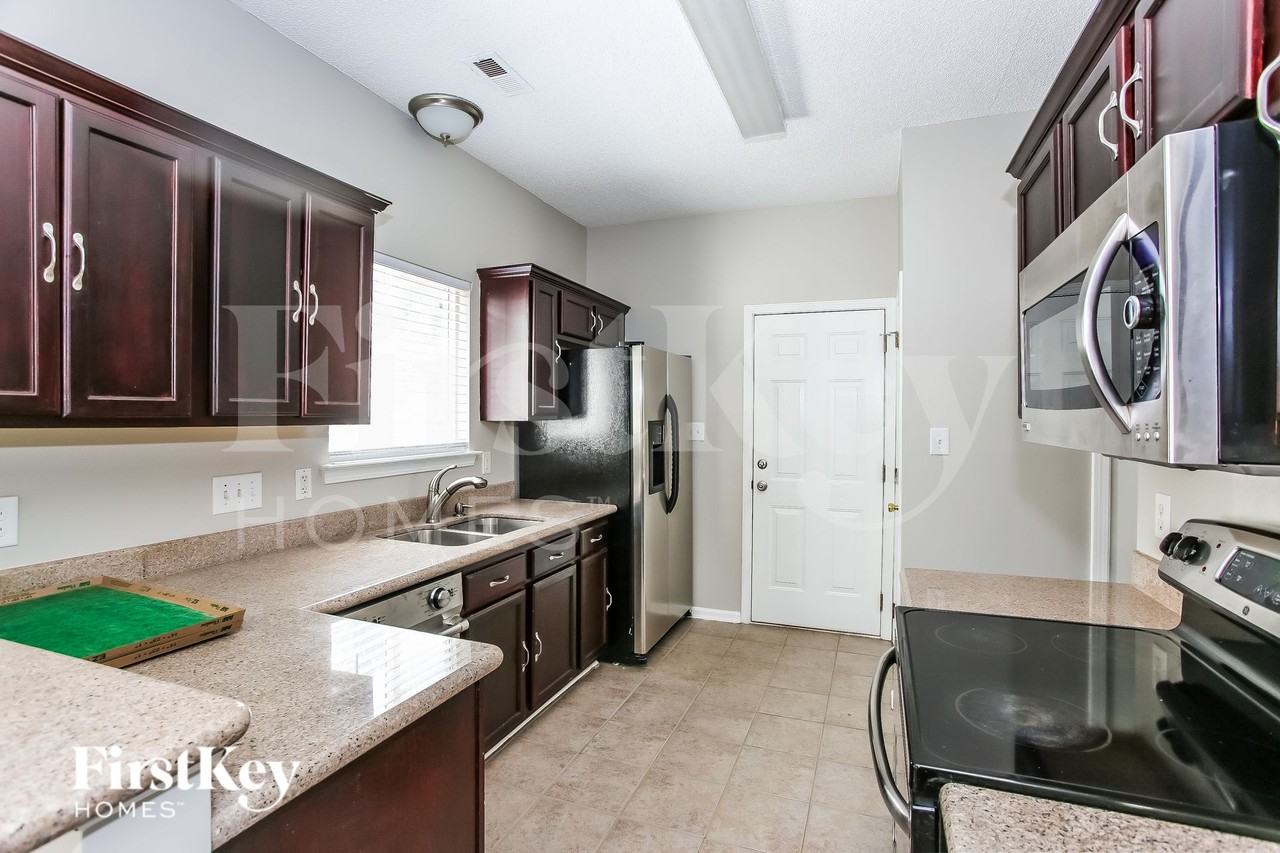 5115 Timbertop Ln - Photo 6 of 15