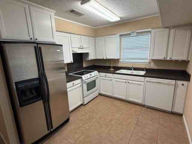 202 W Cotter Ave - Photo 4 of 13