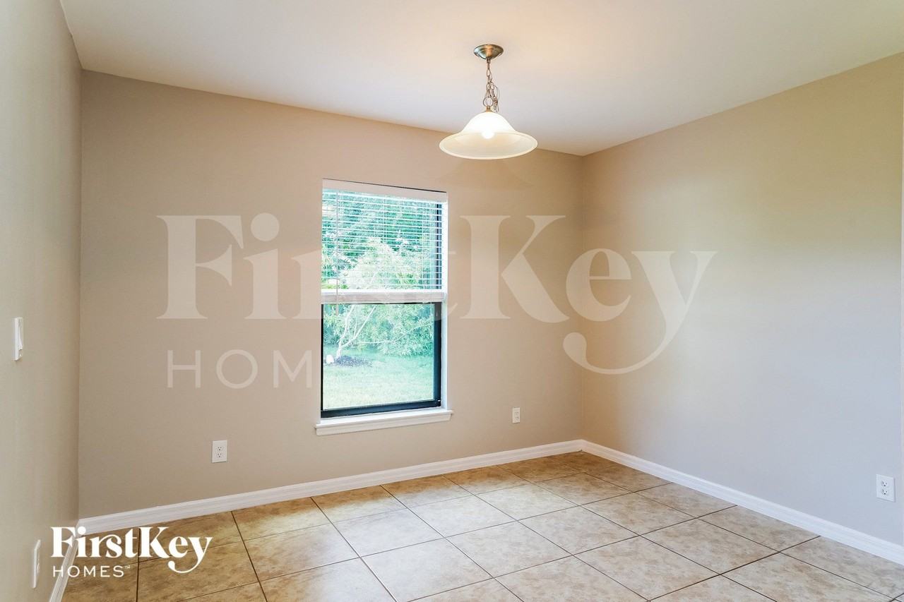 1117 Se 18th Ter - Photo 5 of 15