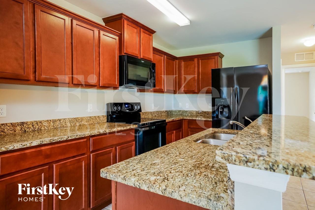 1117 Se 18th Ter - Photo 6 of 15