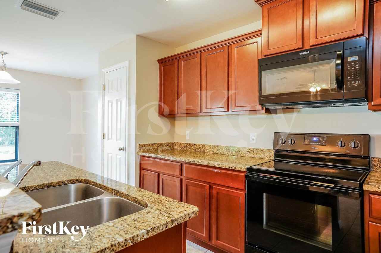 1117 Se 18th Ter - Photo 7 of 15