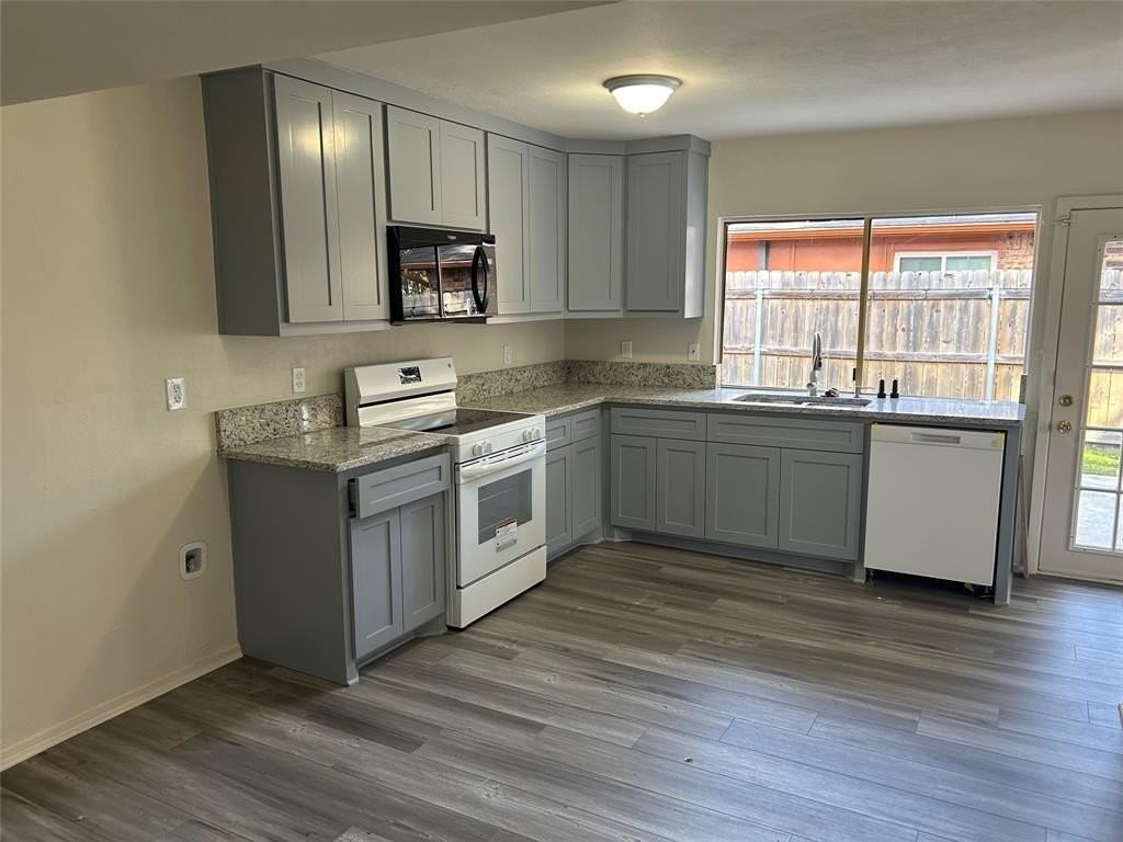 2617 Ashglen Dr - Photo 4 of 12