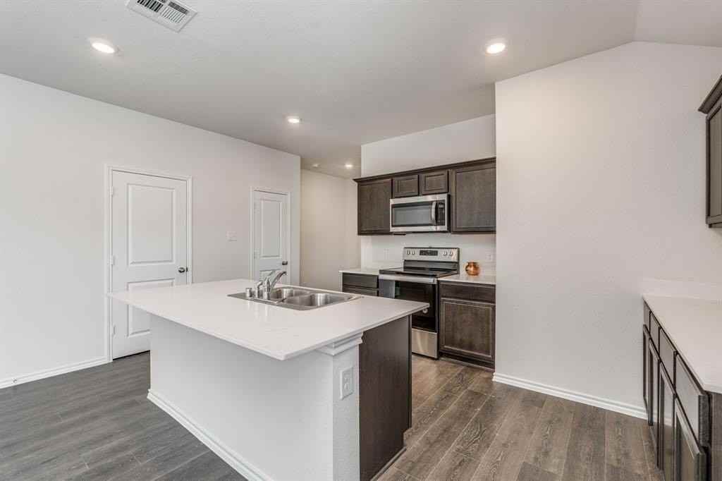 2125 Croton Ave - Photo 5 of 37