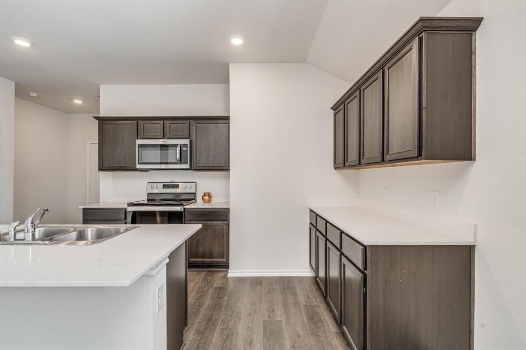 2125 Croton Ave - Photo 6 of 37