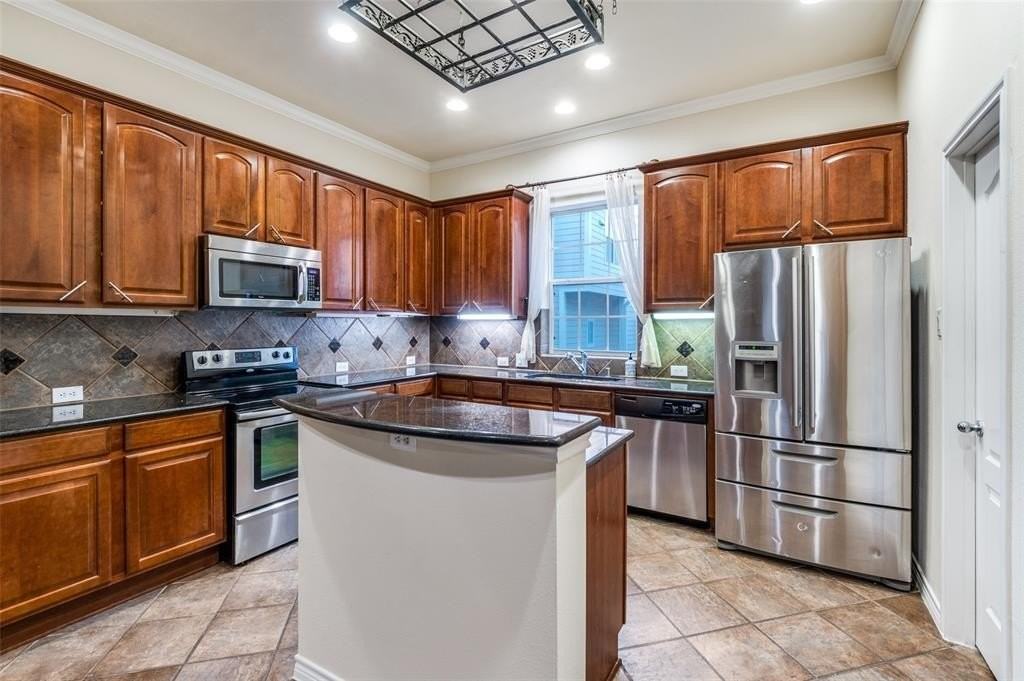 15738 Quorum Dr #9 - Photo 6 of 12