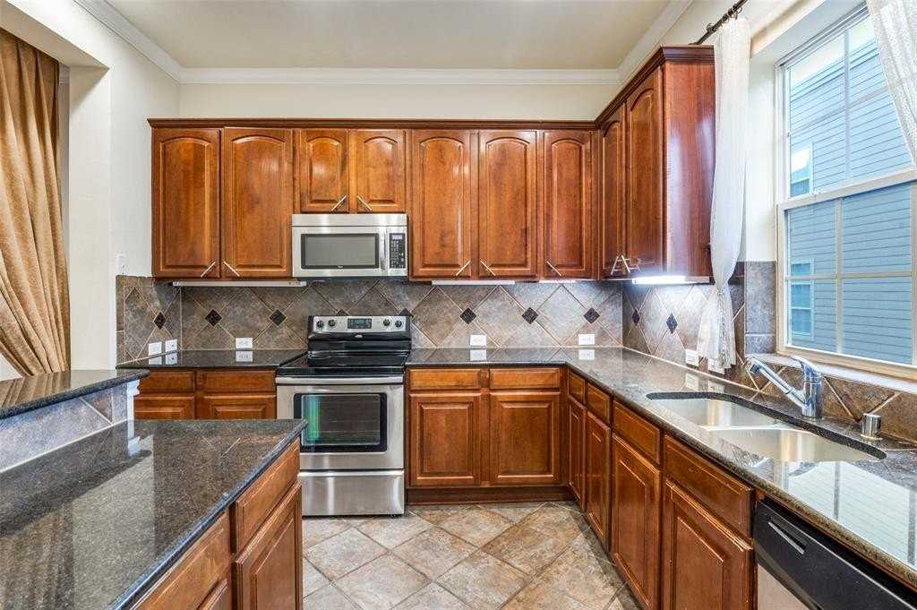 15738 Quorum Dr #9 - Photo 7 of 12