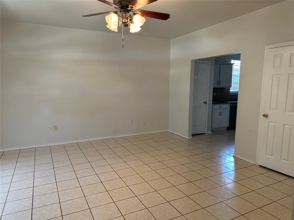 317 Texas Dr - Photo 2 of 14