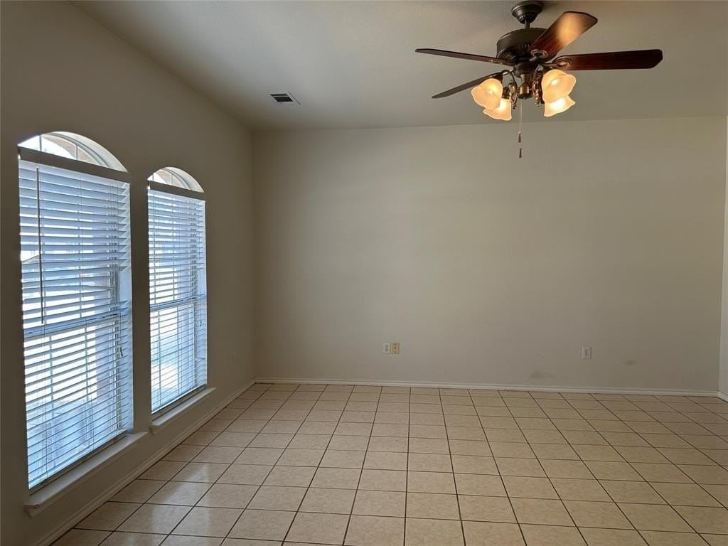 317 Texas Dr - Photo 3 of 14