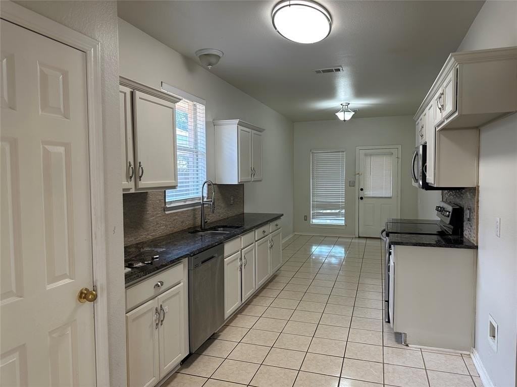 317 Texas Dr - Photo 4 of 14