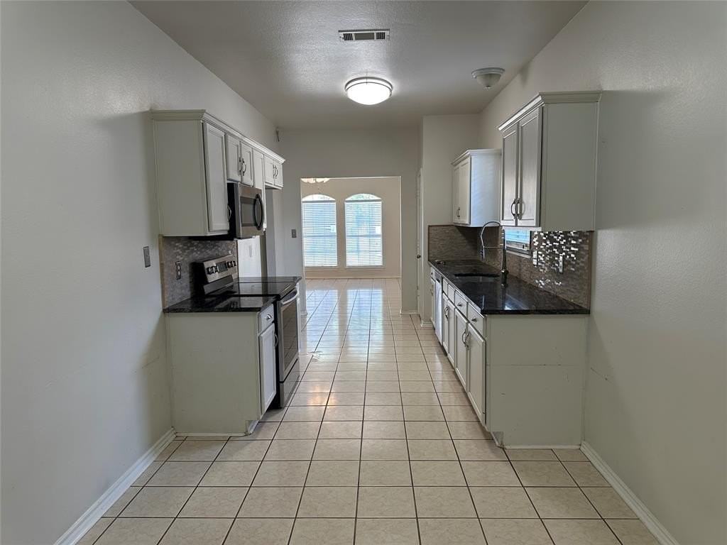 317 Texas Dr - Photo 6 of 14