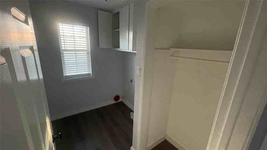 5070 Tierney Ct N - Photo 5 of 17