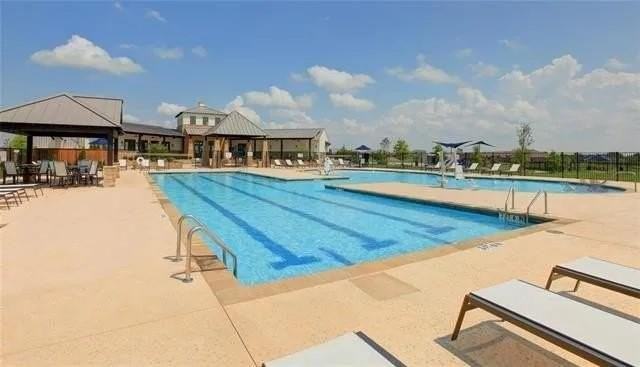 2626 Fieldcrest Ln - Photo 4 of 22