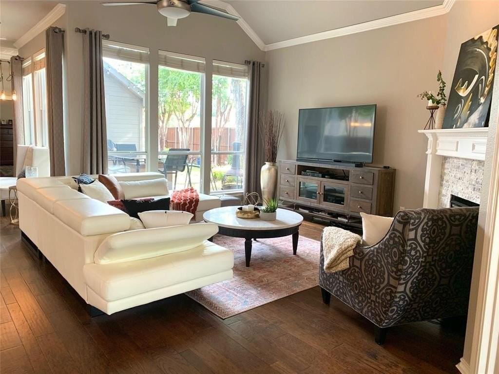 3621 Granbury Dr - Photo 2 of 32