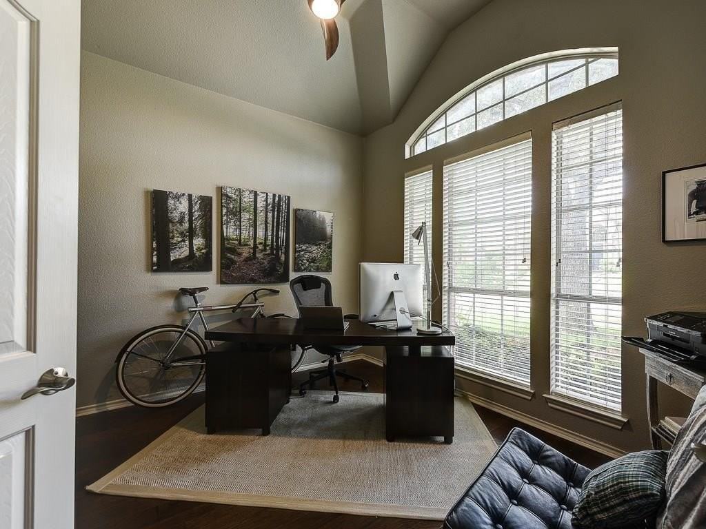 3621 Granbury Dr - Photo 5 of 32