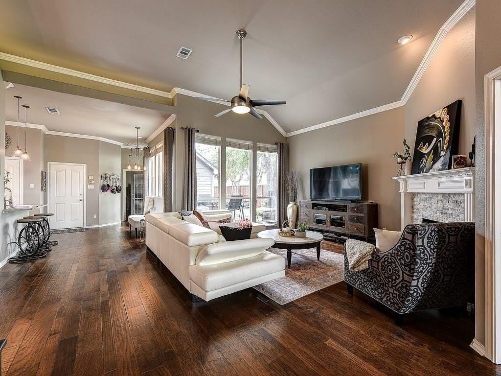 3621 Granbury Dr - Photo 6 of 32