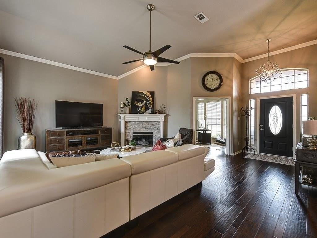 3621 Granbury Dr - Photo 7 of 32