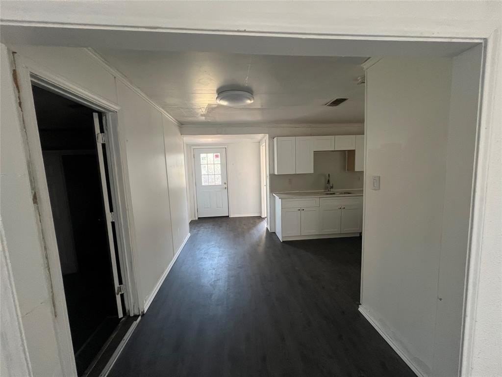 1104 Bell Dr - Photo 4 of 13