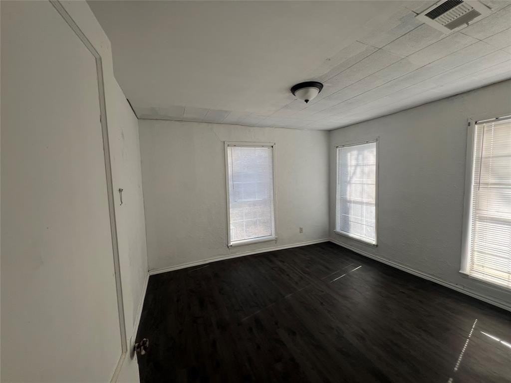 1104 Bell Dr - Photo 7 of 13