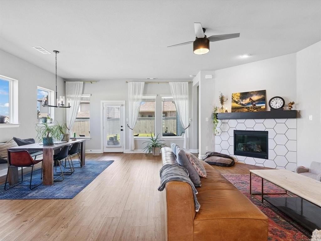 2240 Lazy Dog Ln - Photo 4 of 38