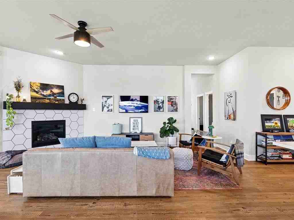 2240 Lazy Dog Ln - Photo 5 of 38