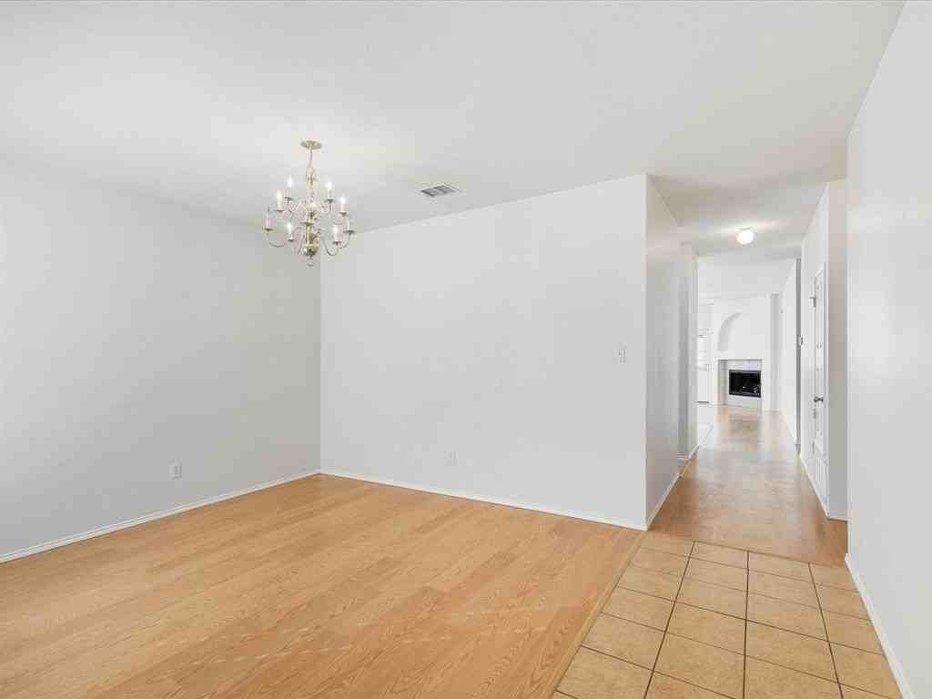 548 Linacre Dr - Photo 7 of 34