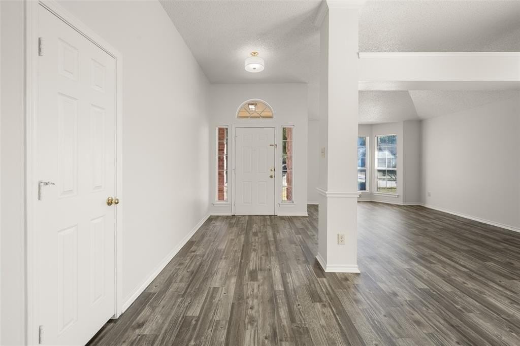 1417 Warwick Dr - Photo 3 of 27