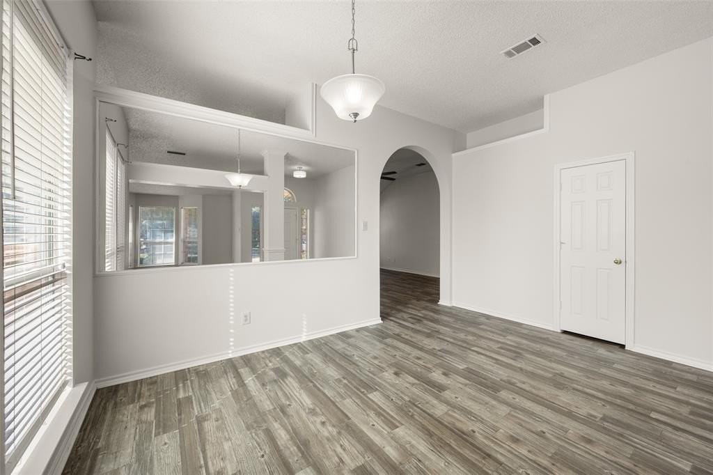 1417 Warwick Dr - Photo 6 of 27