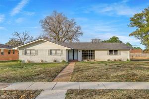 featured image of 2425 Belmont Blvd