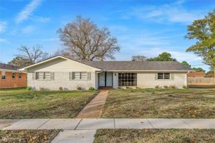 2425 Belmont Blvd - Photo 1 of 1