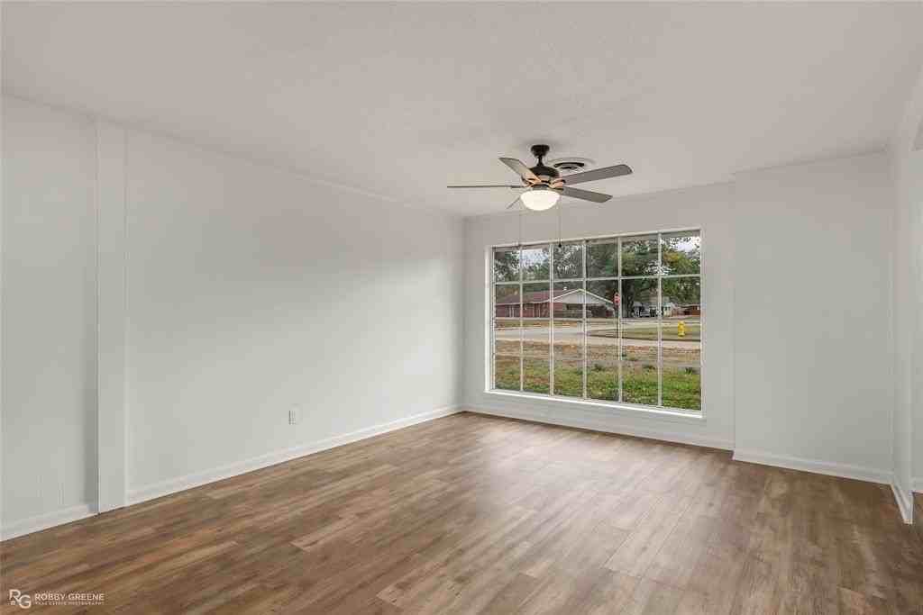 2425 Belmont Blvd - Photo 3 of 21