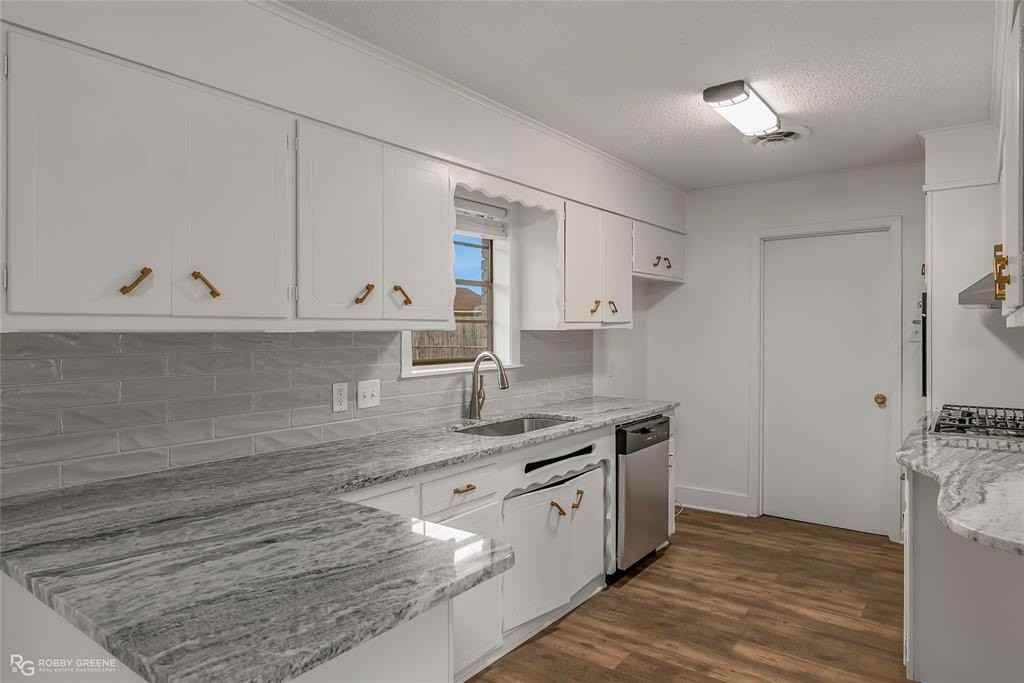 2425 Belmont Blvd - Photo 7 of 21